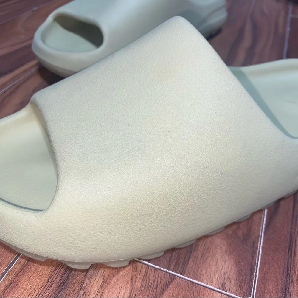 Adidas Yeezy Slide Resin Size 10 Men - Picture 3 of 12